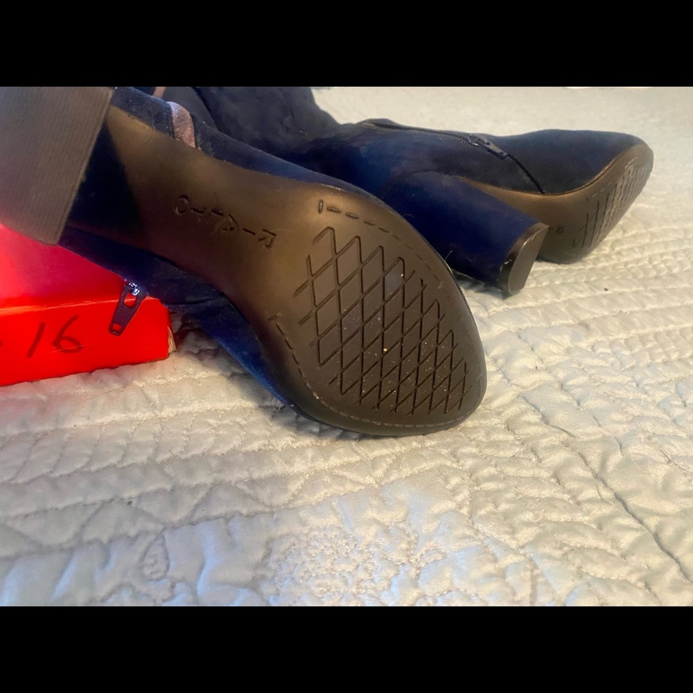Rialto boots in navy .